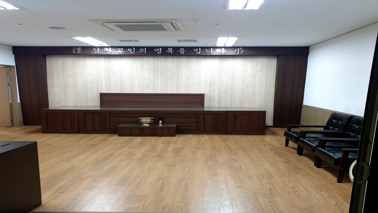 전통적 분위기의 제단