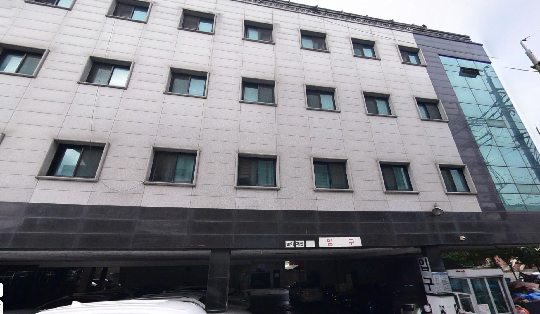 동두천중앙성모장례식장 주차장 입구 전경