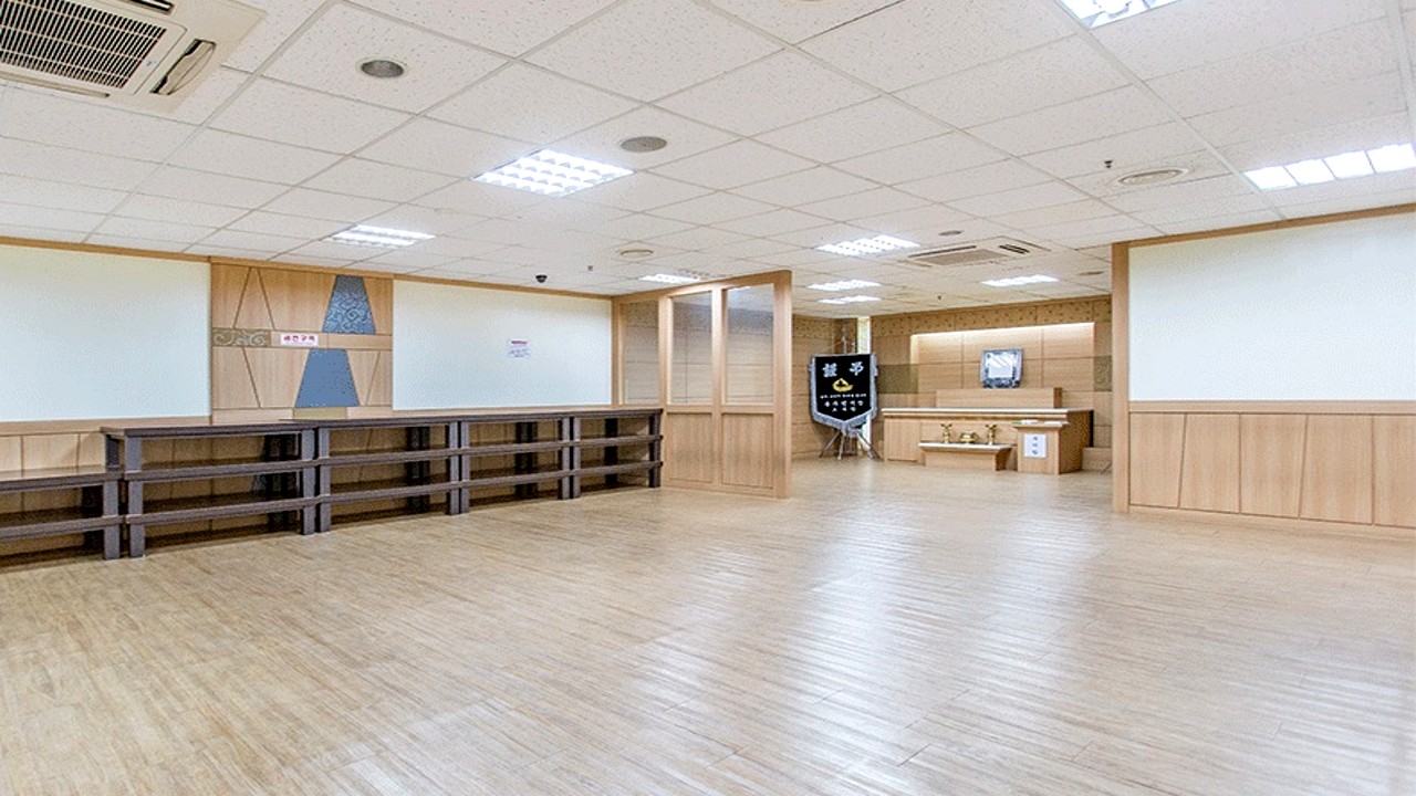 동두천중앙성모장례식장 추모실 따뜻한 분위기의 추모공간