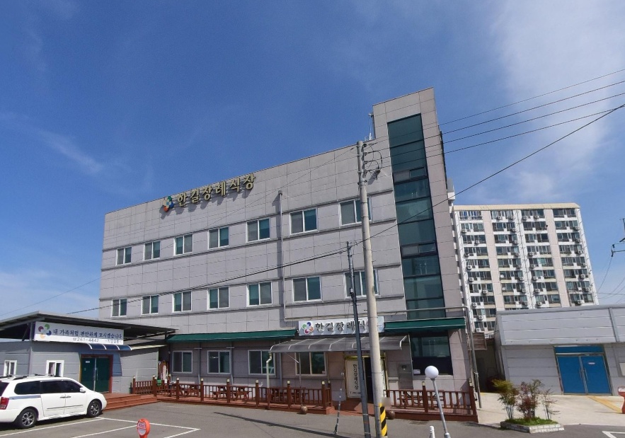 한길장례식장 외부 모습이 보인다.