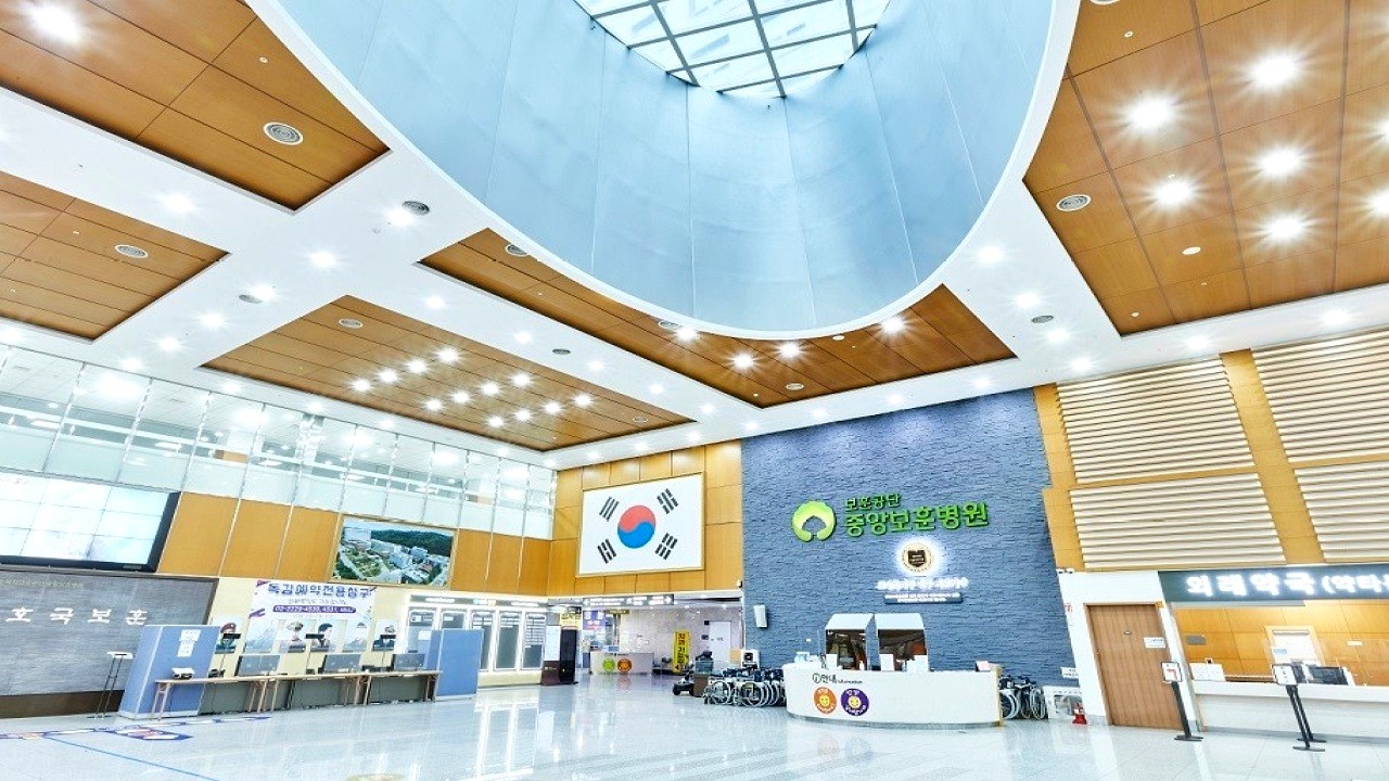 한국보훈복지의료공단 중앙보훈병원 1층 로비 전경