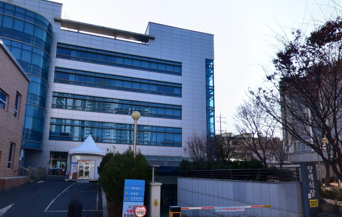 파주병원장례식장 진입 구역과 장례식장 안내 간판