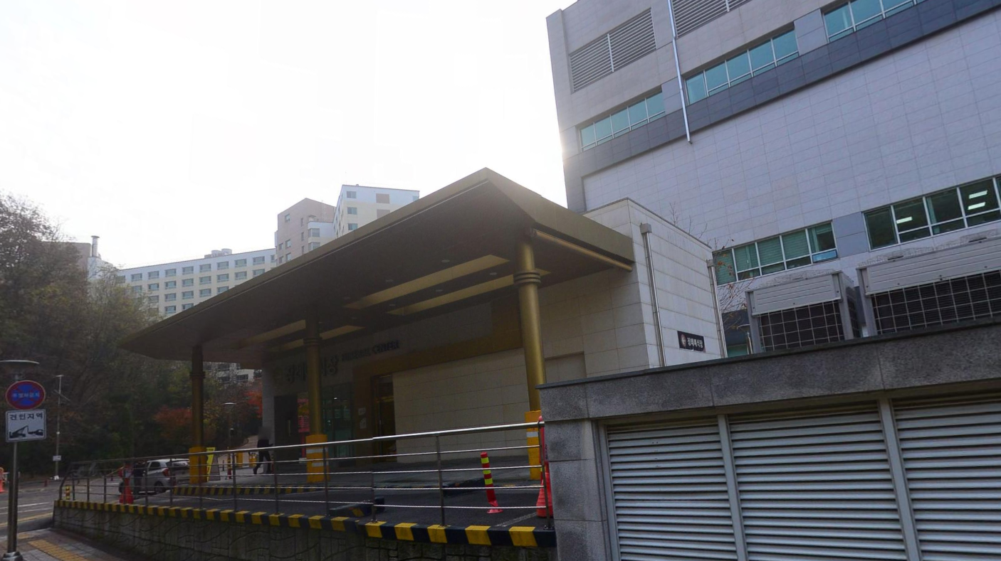 국제성모장례식장 진입로 입구 모습