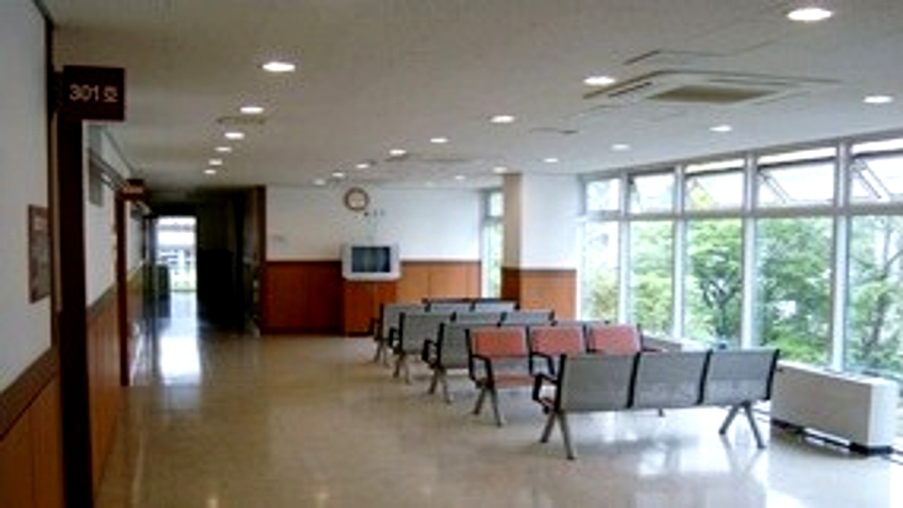 서울적십자병원 장례식장 대기 공간 내부