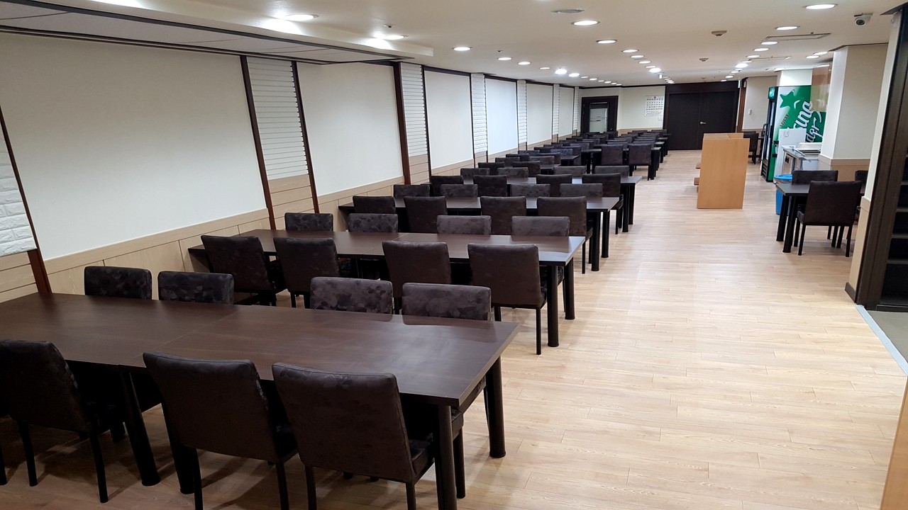 모던한 분위기의 인천기독병원 식당
