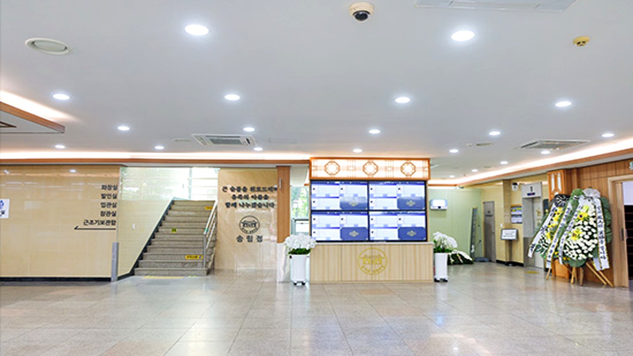 청기와장례식장 송림점 로비