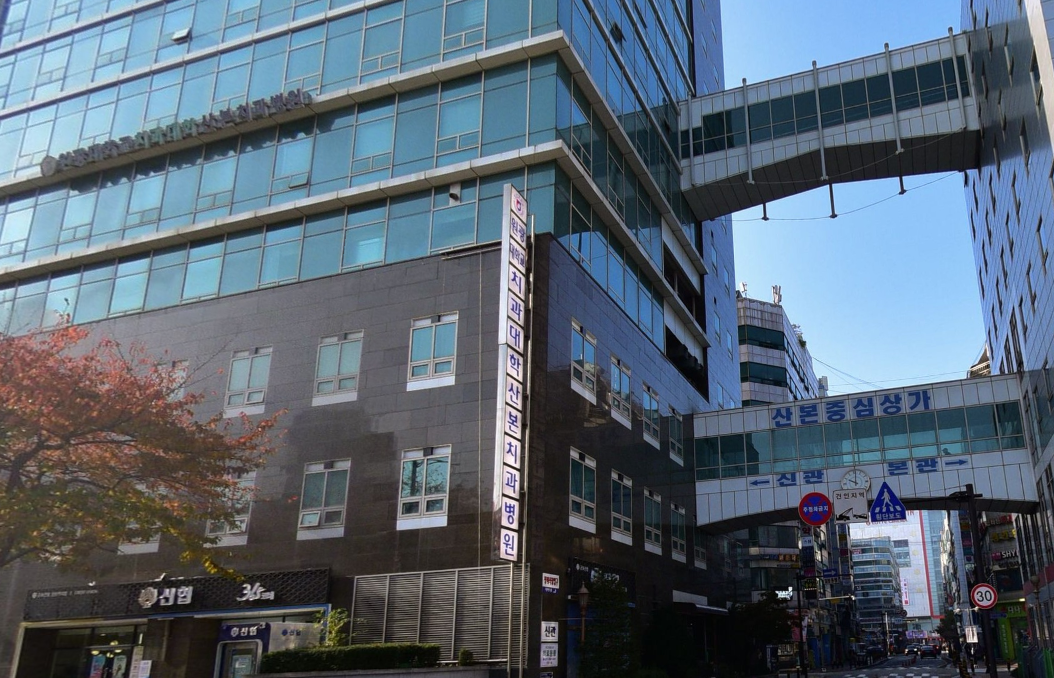 산본장례식장 건물 측면 간판