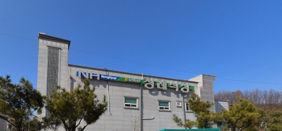 음성농협장례식장의 현대적 외관.